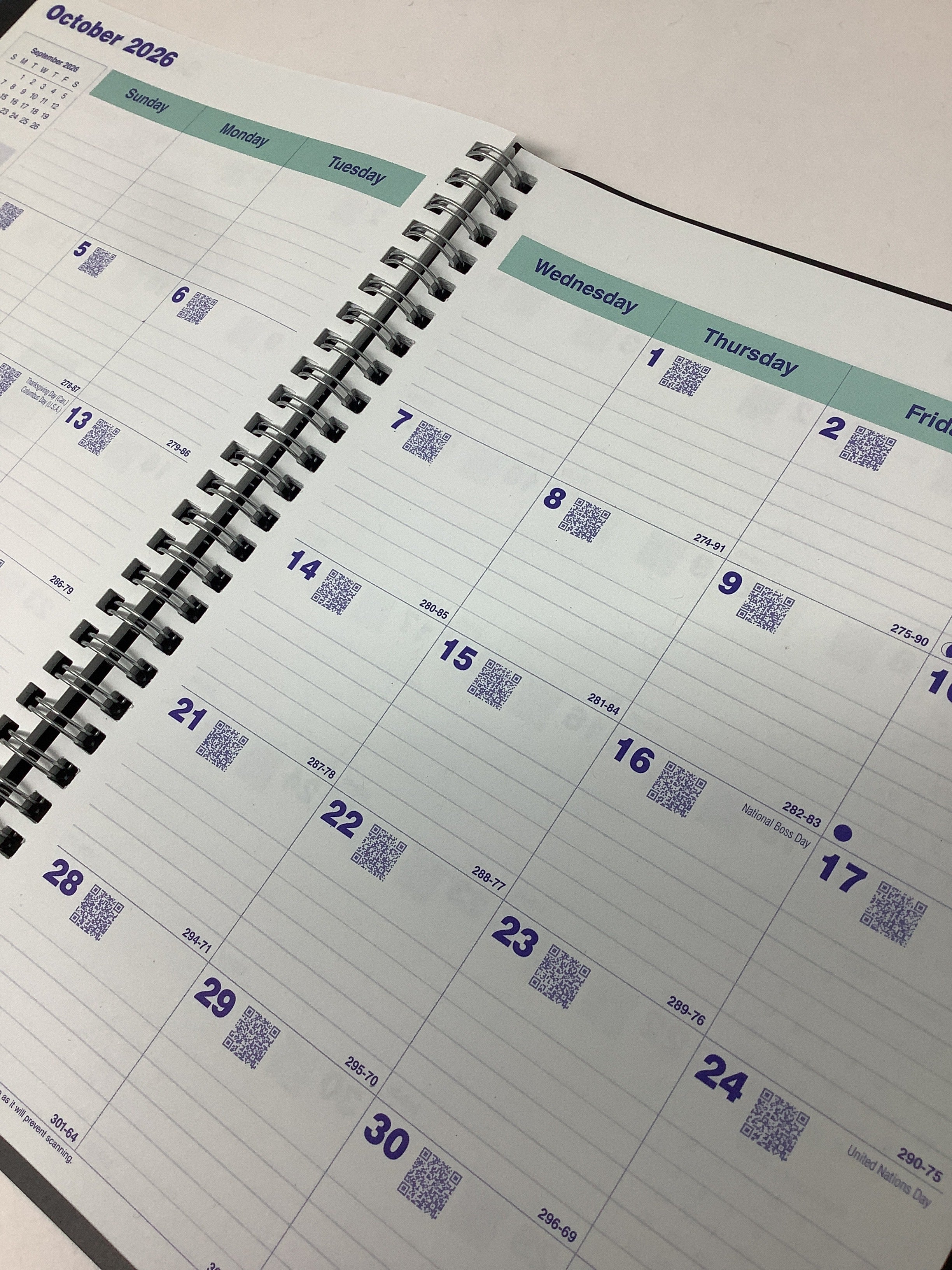 DIARY MONTHLY BLACK 16 MONTH